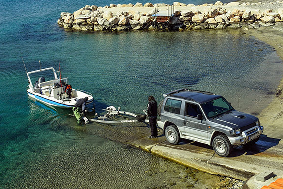 loading-boat-2086851_1920